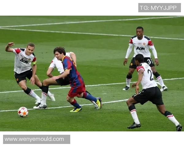 意外邂逅足球明星在机场的奇妙瞬间与难忘回忆 意外邂逅足球明星在机场的奇妙瞬间与难忘回忆