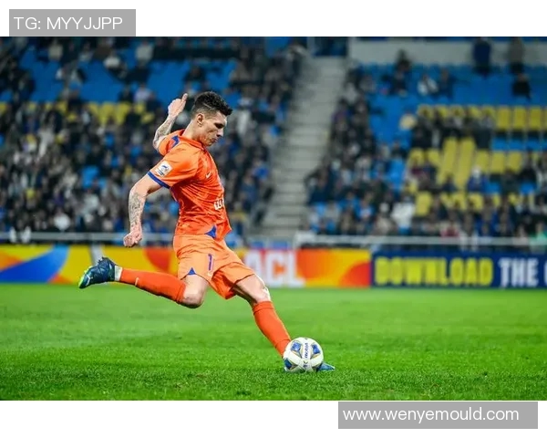 足球明星激情甩球衣瞬间精彩回顾展现运动魅力与热血青春