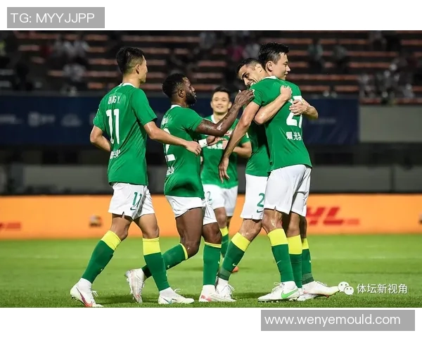 武汉足球队以98分领跑杯赛积分榜展现强劲实力和夺冠潜力