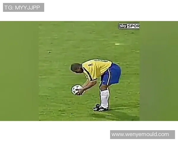 足球明星精彩瞬间刁钻射门技巧集锦尽显球场魅力与风采 足球明星精彩瞬间刁钻射门技巧集锦尽显球场魅力与风采