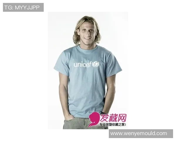 卷毛长发的足球明星如何在绿茵场上展现独特魅力与风采